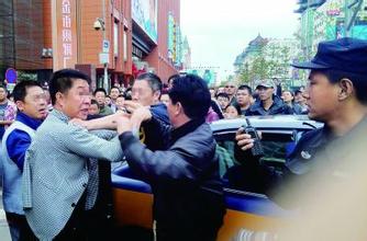 宁波的哥被醉酒乘客打断牙齿